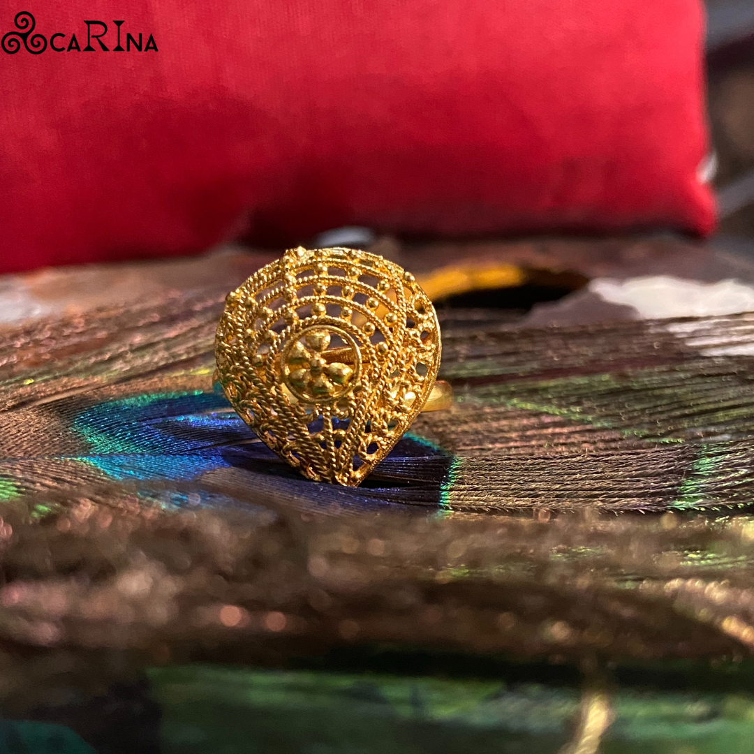 Golden Teardrop Majesty Ring
