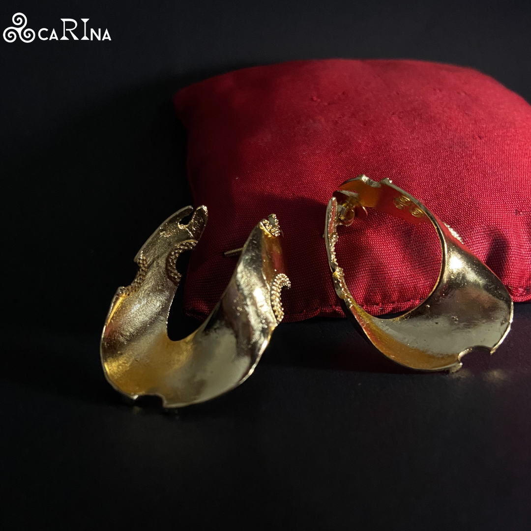 Italian Oro Wave Hoop Earrings